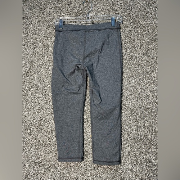 NWT Under Armour Favorite Midrise Capris Size Small - Picture 5 of 7